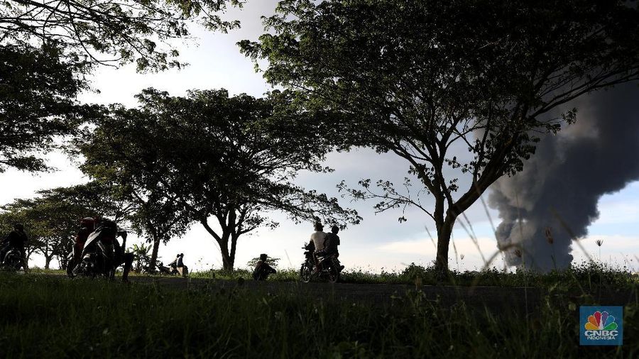 Kebakaran Kilang Minyak Balongan (CNBC Indonesia/Andrean Kristianto)