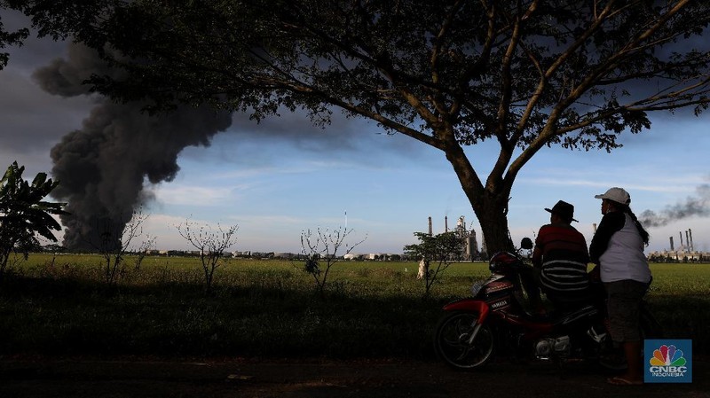 Kebakaran Kilang Minyak Balongan (CNBC Indonesia/Andrean Kristianto)