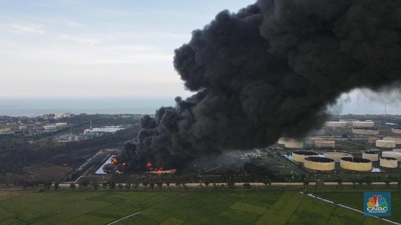 Kebakaran Kilang Minyak Balongan (CNBC Indonesia/Andrean Kristianto)