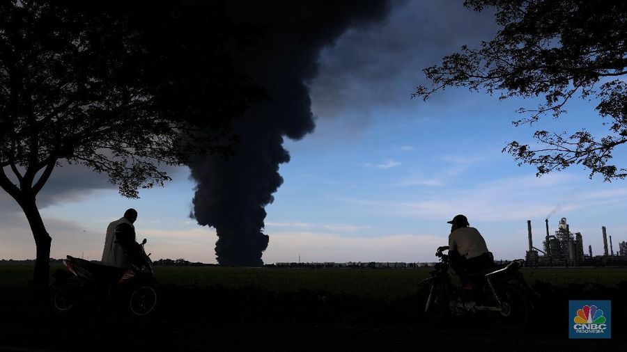 Kebakaran Kilang Minyak Balongan (CNBC Indonesia/Andrean Kristianto)