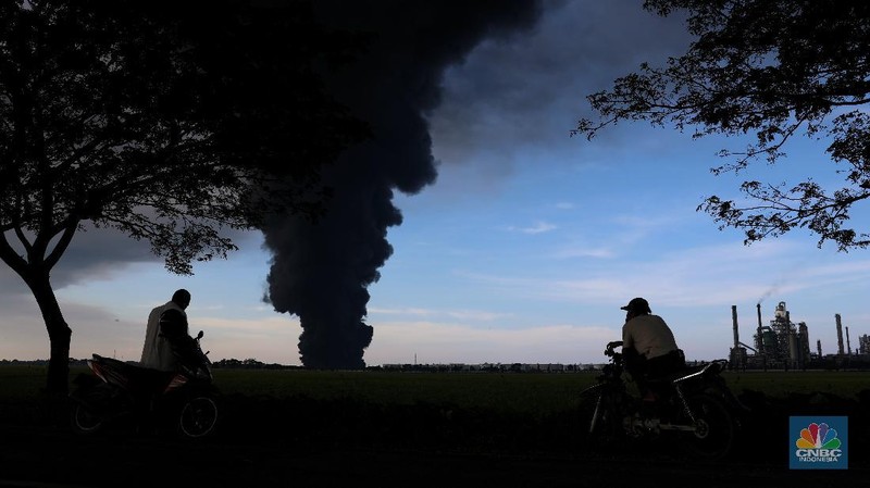 Kebakaran Kilang Minyak Balongan (CNBC Indonesia/Andrean Kristianto)