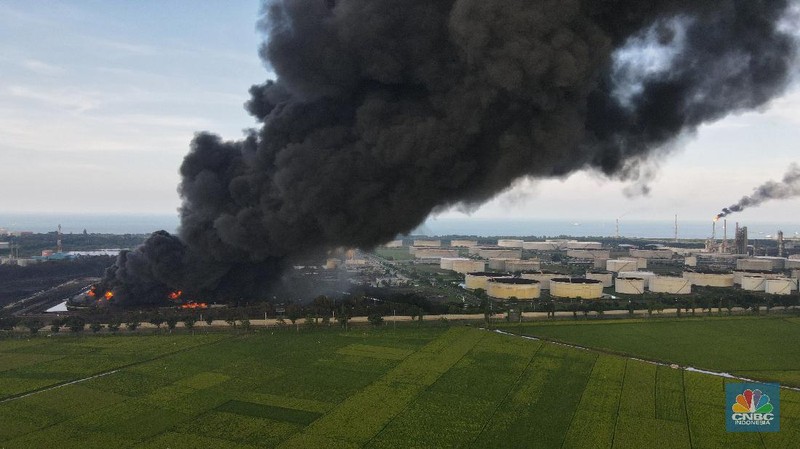 Kebakaran Kilang Minyak Balongan (CNBC Indonesia/Andrean Kristianto)