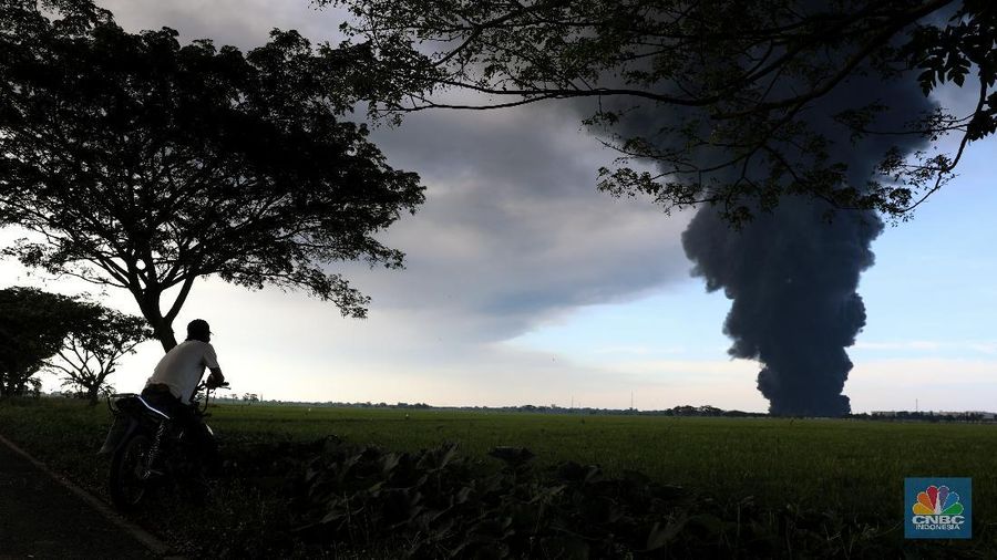 Kebakaran Kilang Minyak Balongan (CNBC Indonesia/Andrean Kristianto)