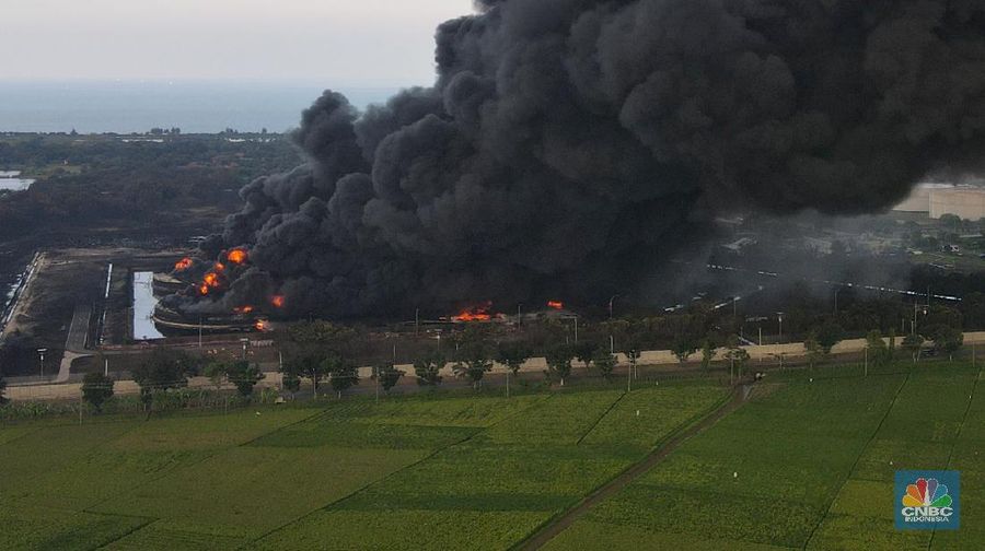 Kebakaran Kilang Minyak Balongan (CNBC Indonesia/Andrean Kristianto)