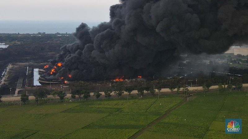 Kebakaran Kilang Minyak Balongan (CNBC Indonesia/Andrean Kristianto)