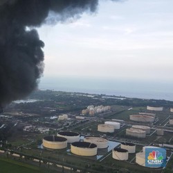 Warga Cium Bau Menyengat Sebelum Kilang Balongan Terbakar!
