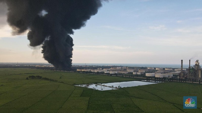 Kebakaran Kilang Minyak Balongan (CNBC Indonesia/Andrean Kristianto)