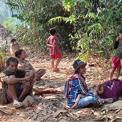 Miris, Ribuan Warga Myanmar Mengungsi di Sepanjang Sungai