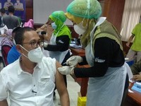 Bersiap Belajar Tatap Muka, Guru Kabupaten Serang Divaksin