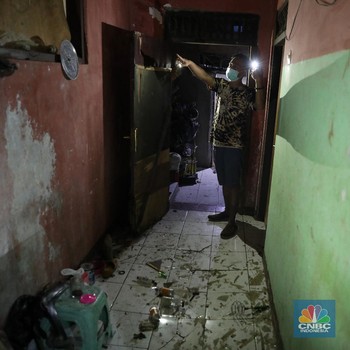 Intip Kerusakan Rumah Dampak Kebakaran di Kilang Balongan