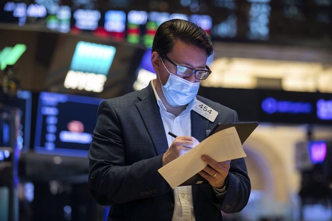 Hantu Inflasi Bikin Wall Street Babak Belur