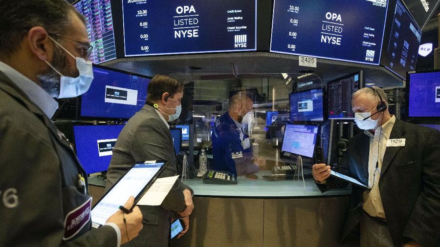 In this photo provided by the New York Stock Exchange, trader Americo Brunetti works on the floor, Thursday, March 25, 2021. Stocks are wobbling in afternoon trading Thursday as a slide in technology companies is being offset by gains for banks as bond yields stabilize.(Courtney Crow/New York Stock Exchange via AP)