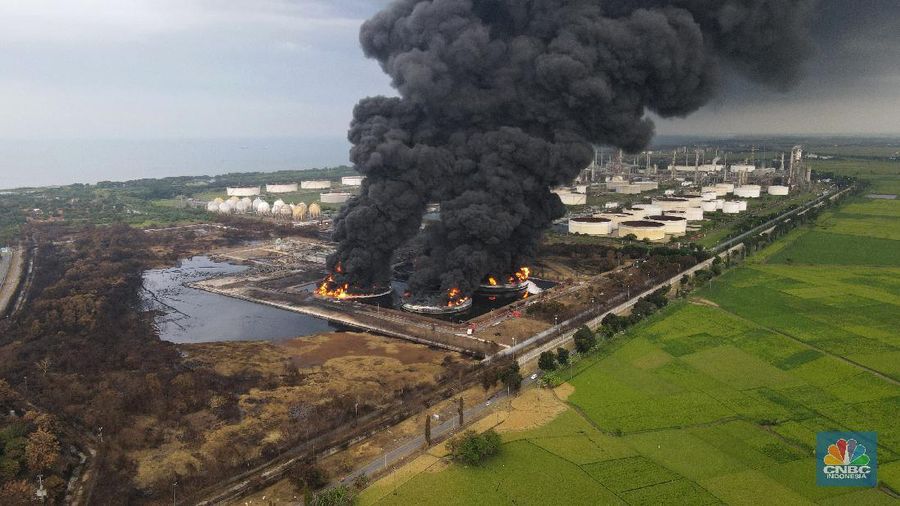 Kebakaran Kilang Minyak Balongan (CNBC Indonesia/Andrean Kristianto)