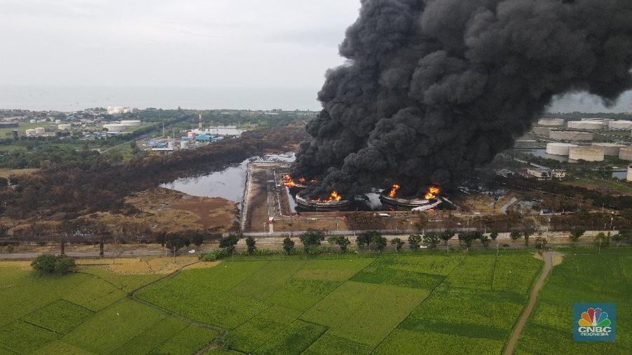 Kebakaran Kilang Minyak Balongan (CNBC Indonesia/Andrean Kristianto)
