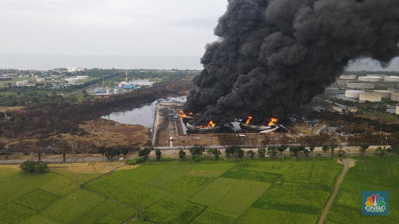 Kebakaran Kilang Minyak Balongan (CNBC Indonesia/Andrean Kristianto)