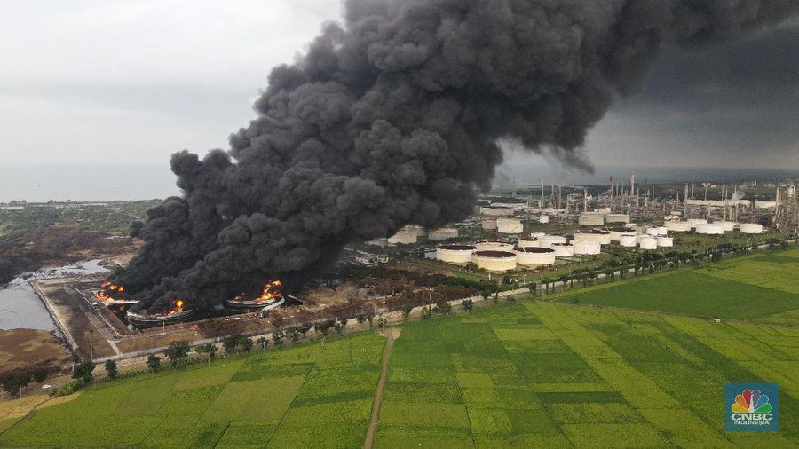 Kebakaran Kilang Minyak Balongan (CNBC Indonesia/Andrean Kristianto)