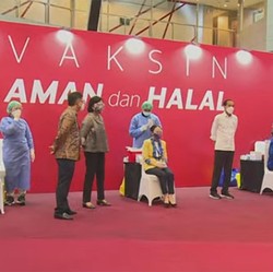 Jokowi Tinjau Vaksinasi di Gedung Bursa, Ada Pesan Khusus!