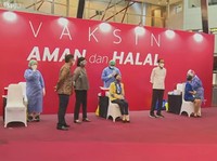 Jokowi Tinjau Vaksinasi di Gedung Bursa, Ada Pesan Khusus!