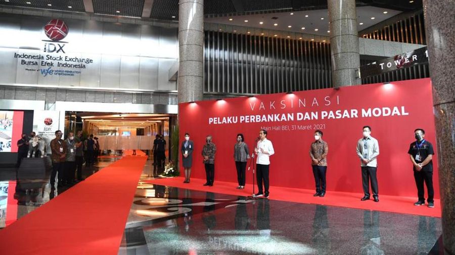 Jokowi Tinjau Vaksinasi Perbankan (Foto: Muchlis Jr - Biro Pers Sekretariat Presiden)