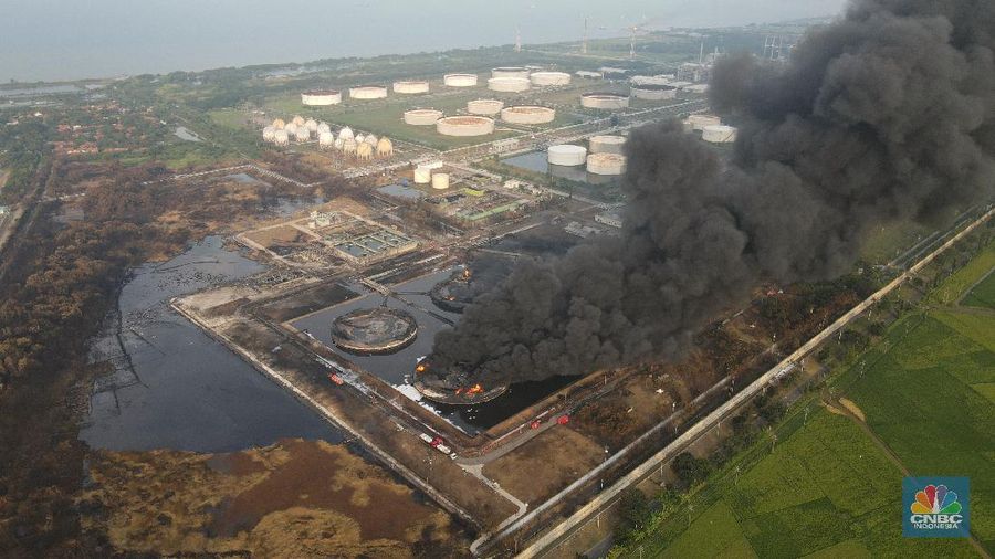 Kebakaran Kilang Minyak Balongan (CNBC Indonesia/Andrean Kristianto)