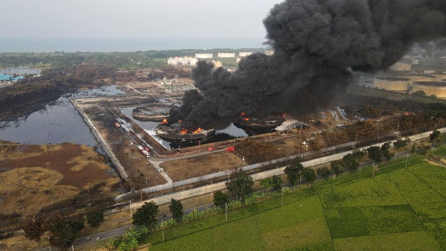 Kebakaran Kilang Minyak Balongan (CNBC Indonesia/Andrean Kristianto)