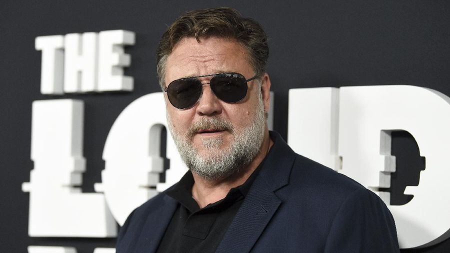Actor Russell Crowe attends the premiere of the ShowTime limited series 