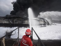 Tangki Minyak PetroChina di Jambi Terbakar, 3 Orang Luka-luka
