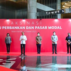Jokowi Vaksinasi 780 Pelaku Pasar, Semoga IHSG Gak ke 5.800!