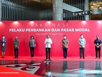 Jokowi Vaksinasi 780 Pelaku Pasar, Semoga IHSG Gak ke 5.800!