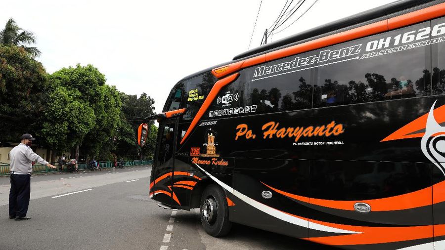 Bus Antar Kota Antar Propinsi di Terminal Lebak Bulus, Jakarta Selatan, Kamis (1/4/2021). (CNBC Indonesia/Andrean Kristianto)