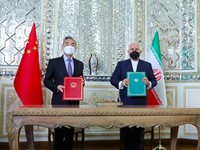 Diam-diam Menlu China & Iran Kian Mesra, Sindir Biden?