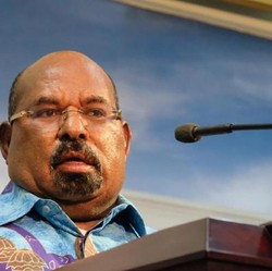 Naik Ojek, Gubernur Papua Masuk Papua Nugini Tanpa Izin