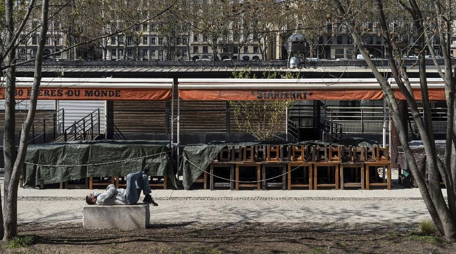 Kasus Covid-19 naik, Prancis kembali lockdown. (AP/Francois Mori)