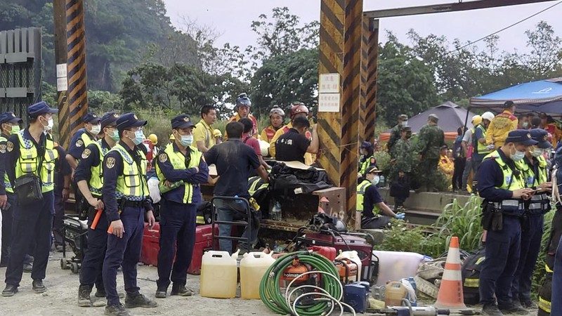 Kereta yang keluar rel di Taiwan pada 2 April 2021. AP/