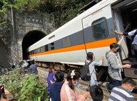 Kecelakaan Kereta di Taiwan: 41 Tewas, 72 Orang Terperangkap