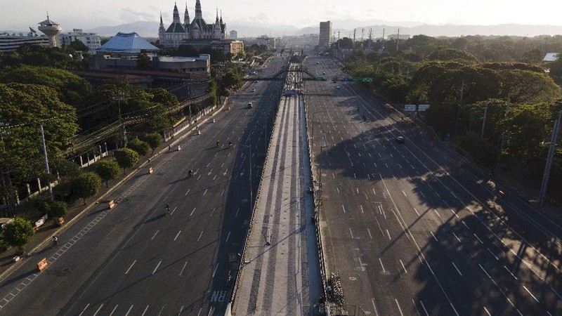 An almost empty Welcome Rotonda roundabout is seen as the government implements a strict lockdown to prevent the spread of the coronavirus on Good Friday, April 2, 2021 in Manila, Philippines. Filipinos marked Jesus Christ's crucifixion Friday in one of the most solemn holidays in Asia's largest Catholic nation which combined with a weeklong coronavirus lockdown to empty Manila's streets of crowds and heavy traffic jams. Major highways and roads were eerily quiet on Good Friday and churches were deserted too after religious gatherings were prohibited in metropolitan Manila and four outlying provinces. (AP Photo/Aaron Favila)