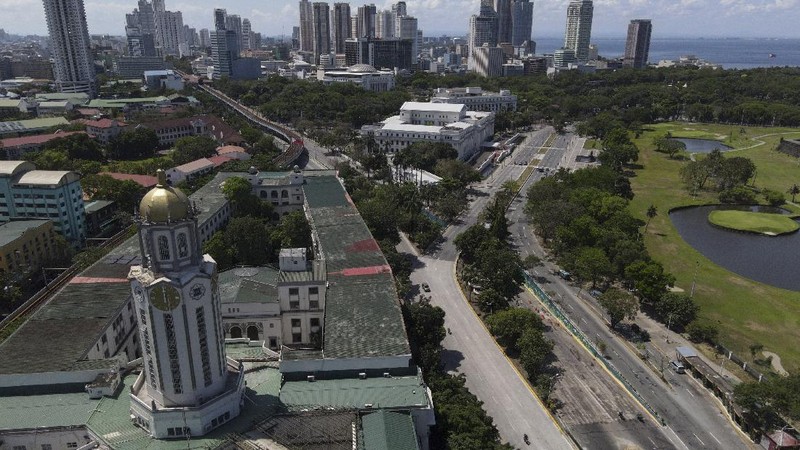 An almost empty Welcome Rotonda roundabout is seen as the government implements a strict lockdown to prevent the spread of the coronavirus on Good Friday, April 2, 2021 in Manila, Philippines. Filipinos marked Jesus Christ's crucifixion Friday in one of the most solemn holidays in Asia's largest Catholic nation which combined with a weeklong coronavirus lockdown to empty Manila's streets of crowds and heavy traffic jams. Major highways and roads were eerily quiet on Good Friday and churches were deserted too after religious gatherings were prohibited in metropolitan Manila and four outlying provinces. (AP Photo/Aaron Favila)