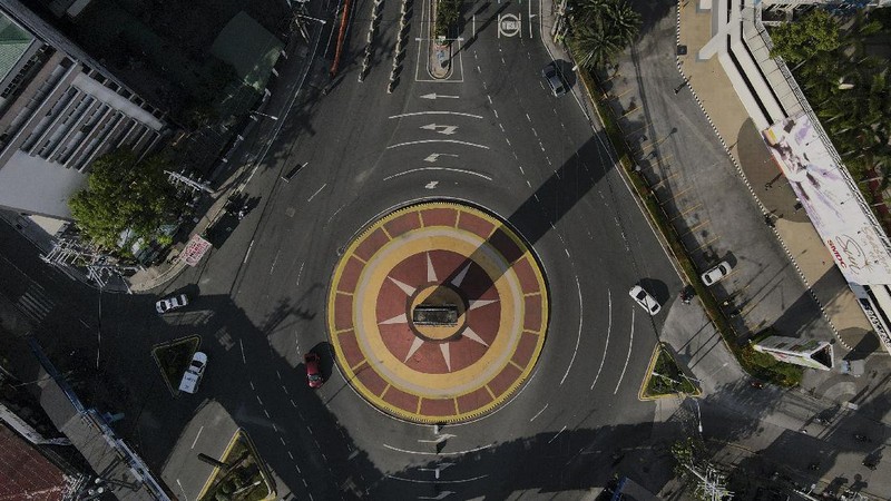 An almost empty Welcome Rotonda roundabout is seen as the government implements a strict lockdown to prevent the spread of the coronavirus on Good Friday, April 2, 2021 in Manila, Philippines. Filipinos marked Jesus Christ's crucifixion Friday in one of the most solemn holidays in Asia's largest Catholic nation which combined with a weeklong coronavirus lockdown to empty Manila's streets of crowds and heavy traffic jams. Major highways and roads were eerily quiet on Good Friday and churches were deserted too after religious gatherings were prohibited in metropolitan Manila and four outlying provinces. (AP Photo/Aaron Favila)