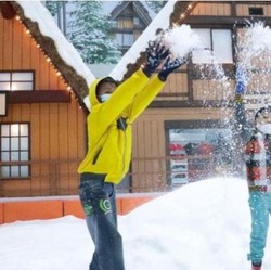 Banyak Promo, Yuk Nikmati Salju di Trans Snow World Bintaro