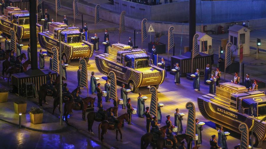 Mesir menggelar parade merayakan pengangkutan 22 mumi berharga kerajaan dari Museum Mesir ke Museum Nasional Peradaban Mesir yang baru dibuka. (AP Photo)