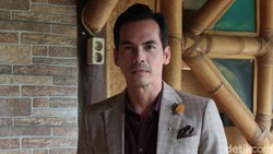 Atalarik Syach Evakuasi Anak dan Keluarga saat Rumah Dieksekusi