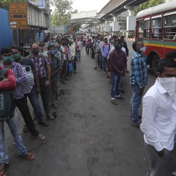 Penampakan India di Saat Kasus Covid-19 Meroket Tajam Lagi