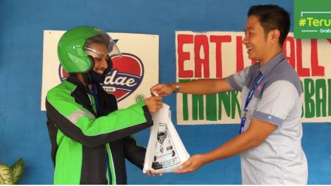 Netizen Dunia Ramai Pesan Makanan Buat Ojol, Ini Kata Grab