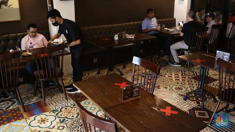 Perjalanan Covid-19 Saat Pandemi Hingga Status Endemi. Perjalanan Covid-19 Saat Pandemi Hingga Status Endemi. (CNBC Indonesia/Muhammad Sabki)