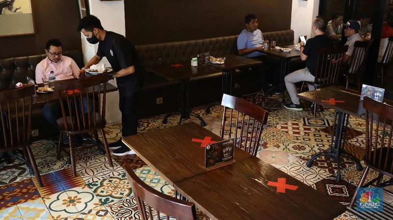 Perjalanan Covid-19 Saat Pandemi Hingga Status Endemi. (CNBC Indonesia/Muhammad Sabki)