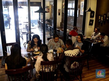 Alert! Restoran Dilarang Makan di Tempat, Hanya Take Away