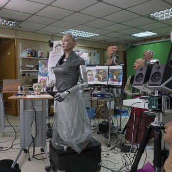 Ini Sophia, Robot yang Lukisan Digitalnya Terjual Rp 10 Juta