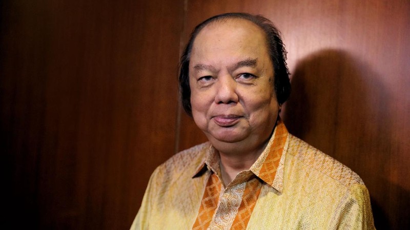 Billionaire tobacco tycoon Michael Bambang Hartono, 78, who is competing in bridge for Indonesia at the 2018 Asian Games, speaks at a press conference at the Jakarta International Expo in Jakarta on August 22, 2018. (Photo by ANTHONY WALLACE / AFP)