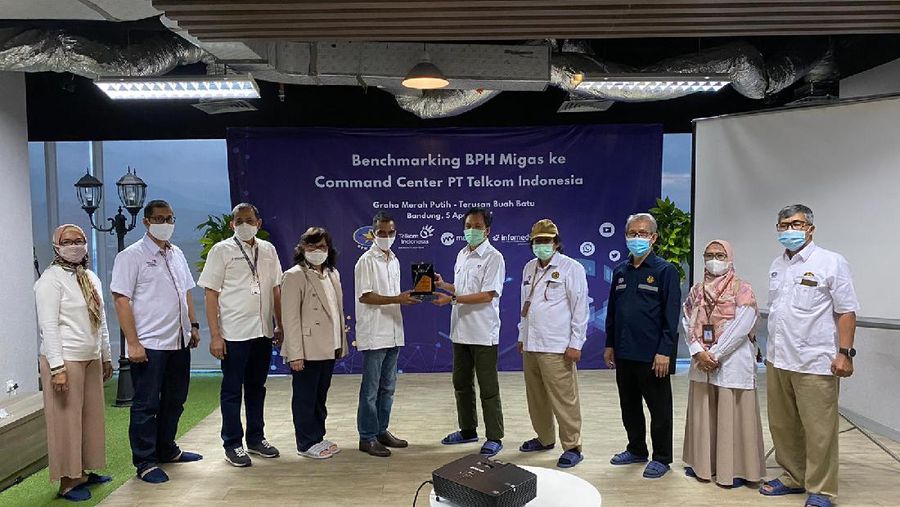 Kepala BPH Migas, M Fanshurullah Asa beserta Komite dan jajarannya mengunjungi Telkom Digital Solution Care Center, PT Infomedia Nusantara yang merupakan bagian dari Telkom Indonesia, di Bandung (5/4/21).