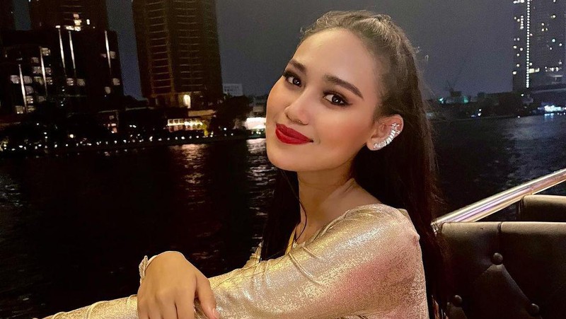 In this photo provided by Miss Grand International, Miss Myanmar, Han Lay, speaks on stage during Miss Grand International contest Saturday, March 27, 2021, in Bangkok, Thailand. The beauty pageant contestant from Myanmar used her brief moment in the spotlight on Saturday night to appeal for international help for her country, on the worst day for bloodshed since the military there staged its coup almost two months ago.(Miss Grand International via AP)